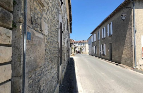 Cherac House | Gite Les Etoiles Blanches (15mn Cognac) 22 pers