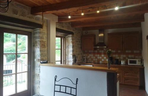 Saint-Chely-du-Tarn Cottage | Gîte "Les Osiers" Le Pigeonnier sleeps 10, in the heart of the Gorges du Tarn