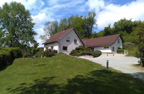Voiteur House | Gîte Les Isles - Along the river, between Seille and vineyards