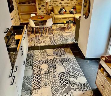 Alba-la-Romaine Apartment | GITE LES ROMAINS 2/4p au coeur du village classé d'ALBA LA ROMAINE