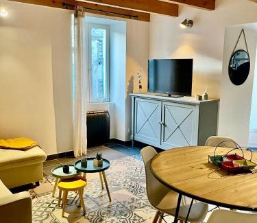 Alba-la-Romaine Apartment | GITE LES ROMAINS 2/4p au coeur du village classé d'ALBA LA ROMAINE