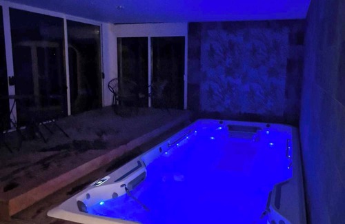 Saint-Omer House | Gite Love Room and Spa Romantic Escapade in Saint Omer