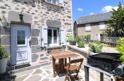 Neussargues-Moissac Cottage | Gite Neussargues en Pinatelle, 2 bedrooms, 4 persons