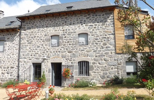 Neussargues-Moissac Cottage | Gite Neussargues en Pinatelle, 5 bedrooms, 10 persons