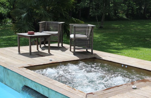 Daglan Cottage | Gite near Sarlat - large swimming pool 14/7m and its jacuzzi