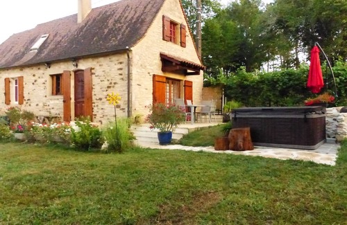 Frayssinet-le-Gelat House | Gîte on the edge of the wood, house with jacuzzi