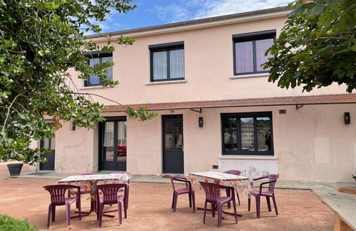Pierrefitte-sur-Loire Cottage | Gite Pierrefitte-sur-Loire, 4 bedrooms, 9 persons