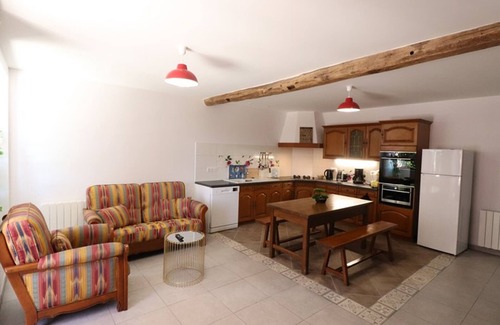 Pleaux Cottage | Gite Pleaux-Loupiac, 2 bedrooms, 4 persons