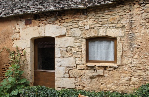 Castels et Bezenac House | Gite rental L'Ostalet stone house in black Perigord, Sarlat