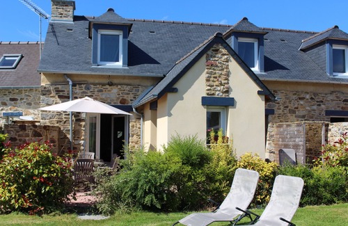 La Fresnais Cottage | Gîte RUZ in old farmhouse, Mont-St-Michel bay