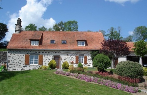 Saint-Martin-Valmeroux Cottage | Gite Saint-Martin-Valmeroux, 5 bedrooms, 10 persons