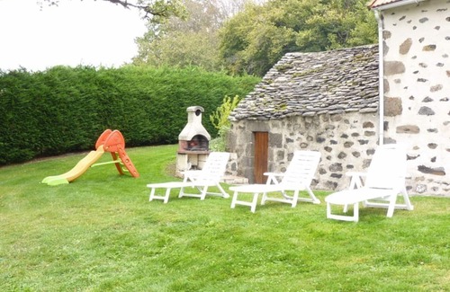 Saint-Martin-Valmeroux Cottage | Gite Saint-Martin-Valmeroux, 5 bedrooms, 10 persons