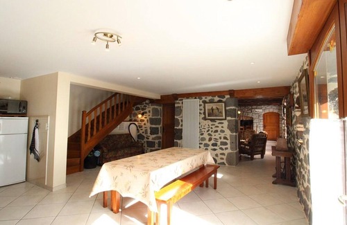 Saint-Paul-de-Salers Cottage | Gite Saint-Paul-de-Salers, 4 bedrooms, 8 persons