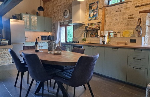 Couture House | Gîte Sous le tilleul with above ground pool and new kitchen 2024!