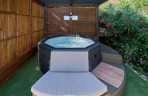 Alzonne House | Gite STANDING climatisé avec piscine chauffée et SPA PRIVATIF