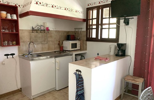Venasque Apartment | Gîte Studio with Balcony in Venasque