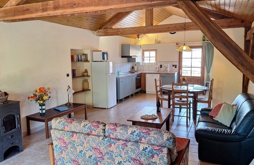 Saint-Saud-Lacoussiere House | Gite Syrah; charming 2-bedroom cottage in Dordogne