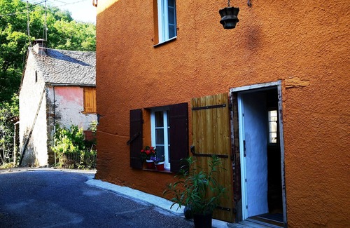 Assac House | Gîte Tarn valley between Millau and Albi