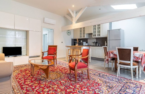 Latresne House | Gîte Vignes at Chateau Gassies, a 65 sqm apartment for 2 to 4 people.