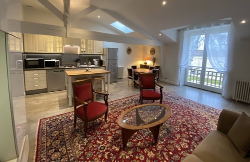 Latresne House | Gîte Vignes at Chateau Gassies, a 65 sqm apartment for 2 to 4 people.