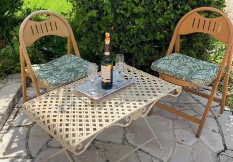 Villeneuve-la-Comtesse Apartment | Gite VILLENEUVE LA COMTESSE