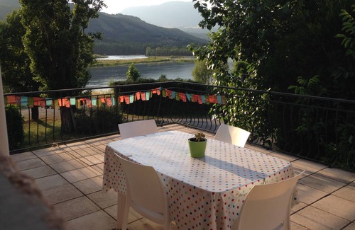 Curbans Apartment | Gîte with view of Lake Curbans, swimming pool