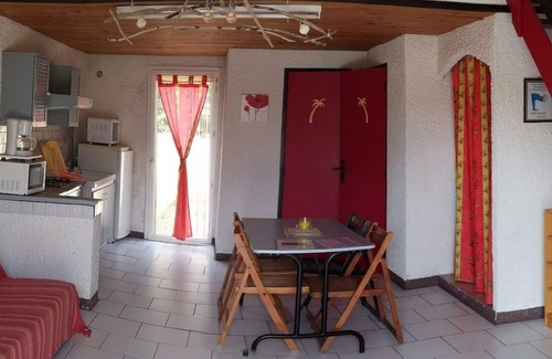 Roquefort-des-Corbieres House | Gitelacapelle with 3 swimming pool rooms, 10mm from wild beaches, tropical setting .