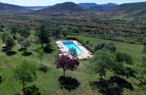 La Celle-sous-Gouzon House | Gites au Cœur de la Nature, Piscine et Vue sur le Lac du Salagou