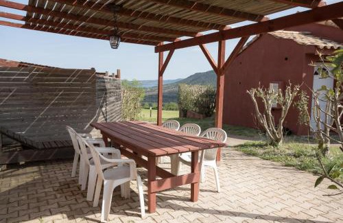 La Celle-sous-Gouzon House | Gites au Cœur de la Nature, Piscine et Vue sur le Lac du Salagou