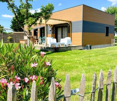 Mosnes House | Gites-domainedupin, cottage Bain Nordique PRIVÉ