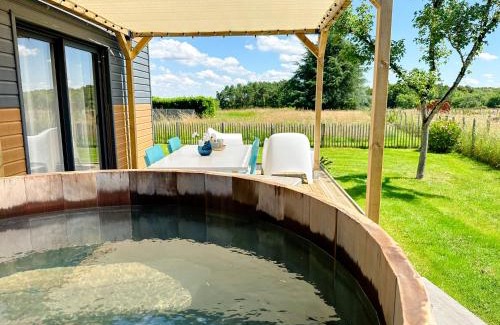 Mosnes House | Gites-domainedupin, cottage Bain Nordique PRIVÉ