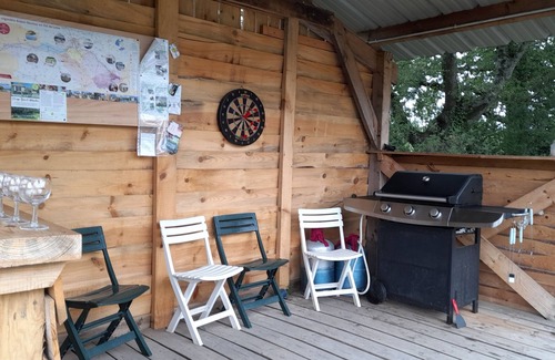 Saint-Martin-du-Fouilloux Ski Chalet | Gites Atypiques Forme Toues Cabanées de Loire Avec Étang de Pêche