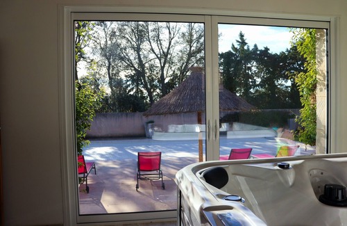 Mouries Villa | Gites Lou-Cabanoun. Well-being. Pool and pool house (massage) up to 8 people