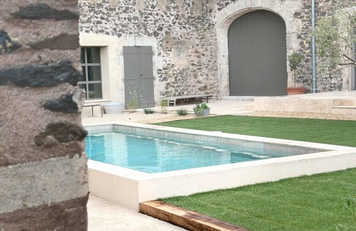 Caux Apartment | Gites near Pezenas Domaine croix maro