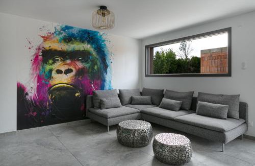 Ittenheim Villa | Gites Spa Strasbourg - Villa Gorille - SPA Privé, Sauna, Borne d'arcade, Babyfoot