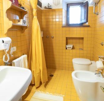 Poderi Apartment | GiuMa Tuscany Historic Country House with Patio near Saturnia Spa