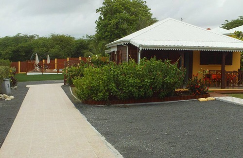 Saint-Francois Cottage | GIVE ANOTHER SENSE TO YOUR STAY WITH THE GITE "HIBISCUS"