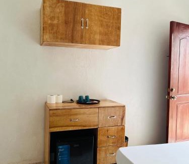 Basdiot House | GJES Lodge AND GUESTHOUSE