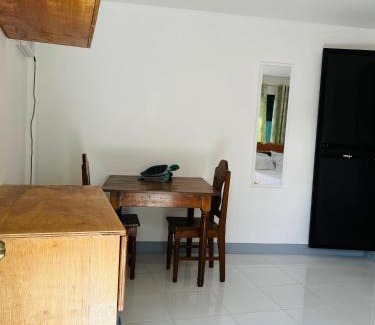 Basdiot House | GJES Lodge AND GUESTHOUSE