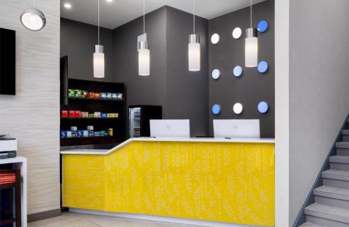 West Bronx Hotel | GLō Best Western Bronx NYC