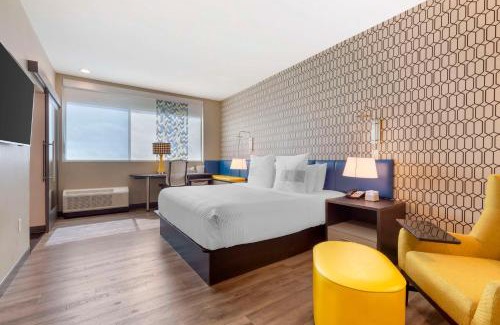 DeSoto Hotel | GLō Best Western Dallas South DeSoto