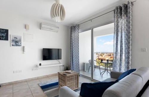Lykabittos Apartment | Glabur Stays - The Sunny Atelier - Nicosia City
