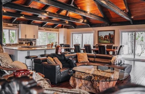 Upper Squamish House | Glacier Valley Farm 4 Bed