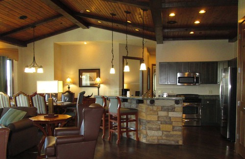 Lake Delton Condo | GLACIER CANYON DAYS AVAILABLE