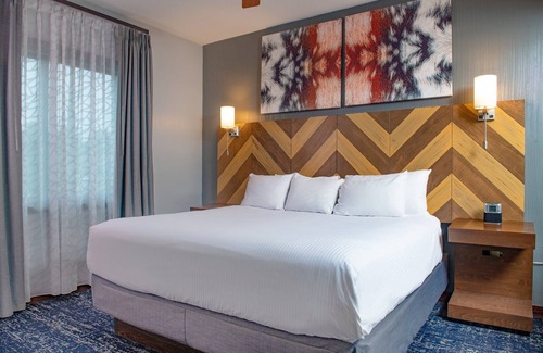 Lake Delton Resort | Glacier Canyon Resort With Free access to WaterParks and other Amenities