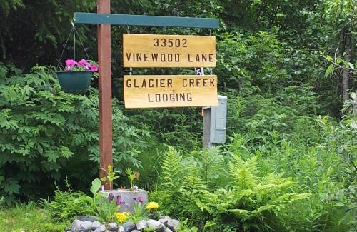 Questa Woods Bed & Breakfast | Glacier Creek Lodging