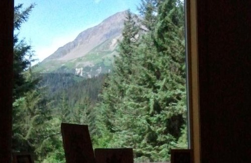 Questa Woods Bed & Breakfast | Glacier Creek Lodging
