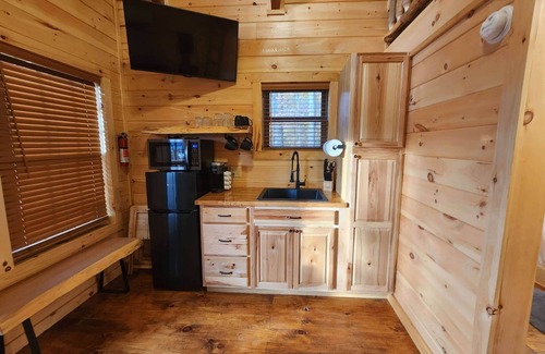 Scio Cabin | Glacier/Lakeview -Pet Friendly- 4-6 Person Midsize Cabin