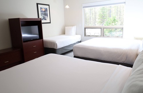 Blue River Hotel | Glacier Mountain Lodge
