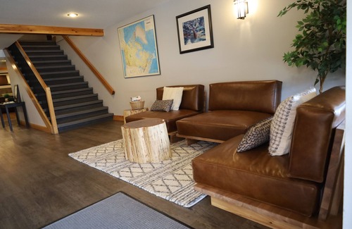 Blue River Hotel | Glacier Mountain Lodge